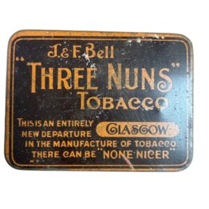BOITE DE TABAC "THREE NUNS"