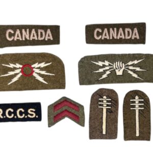 LOT D'INSIGNES CANADIENS